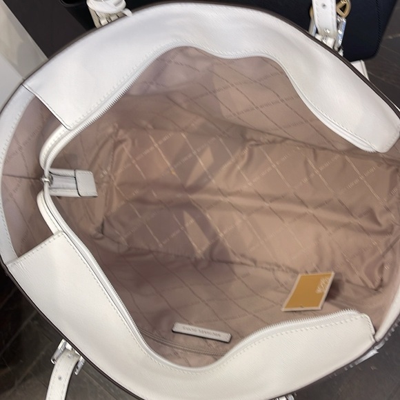 MICHAEL KORS
Jet Set Travel Lg Saffiano Leather Drawstring Travel Tote Shoulder - Picture 8 of 16